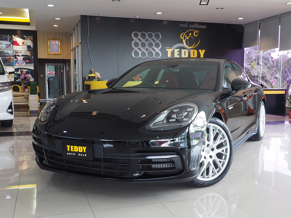 Porsche Panamera 4 E-Hybrid (Jet Black)