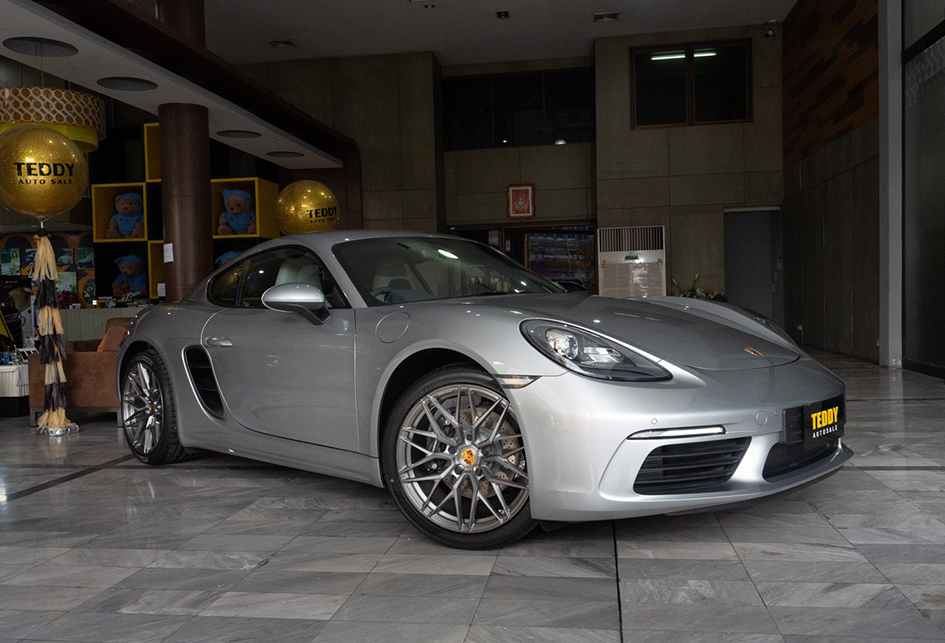 Porsche 718 Cayman Silver