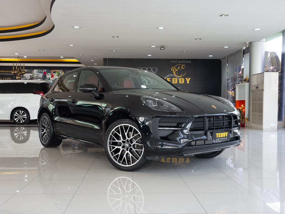 #8359 Porsche Macan สี Jet Black Metallic